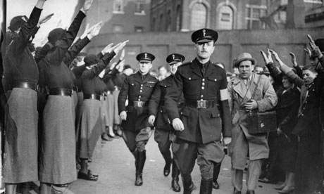 #6 Bild // Oswald Mosley bei BUF-Kundgebung in East London (1936)