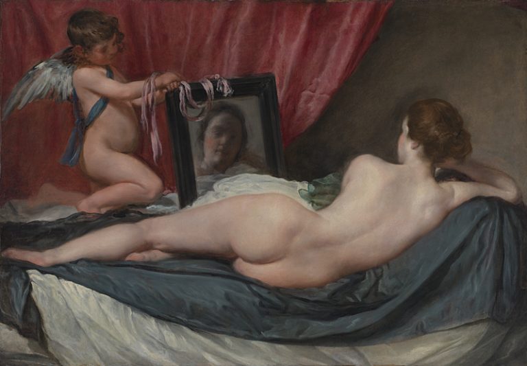 Ölgemälde der nackten Liebesgöttin Venus, die auf einem Bett liegt und in einen Spiegel blickt, der von Amor gehalten wird.